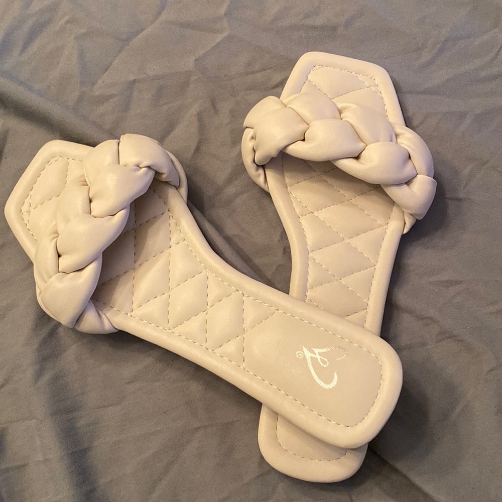 Sandals size 5